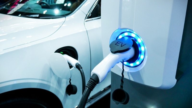 SDCL Energy Efficiency Income Trust plc (SEEIT) has announced that it has entered into an agreement with Electric Vehicle Network Limited (EVN) to acquire 112 rapid and ultra-fast EV charging stations across the UK for £50m.